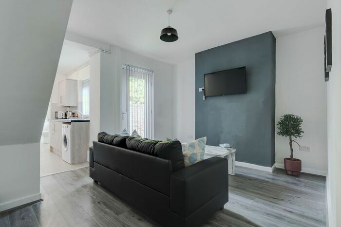 2 Bedroom Flat To Rent In Strathcona Road, Liverpool, L15