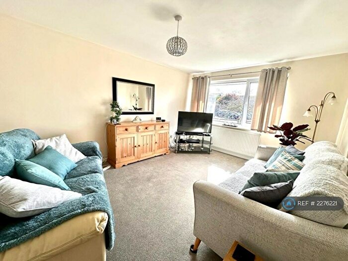 2 Bedroom Maisonette To Rent In Ravenswood Hill, Birmingham, B46
