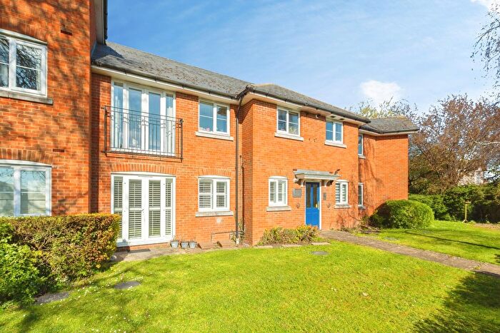 2 Bedroom Flat For Sale In Wendover Road, Aylesbury, Buckinghamshire, HP21
