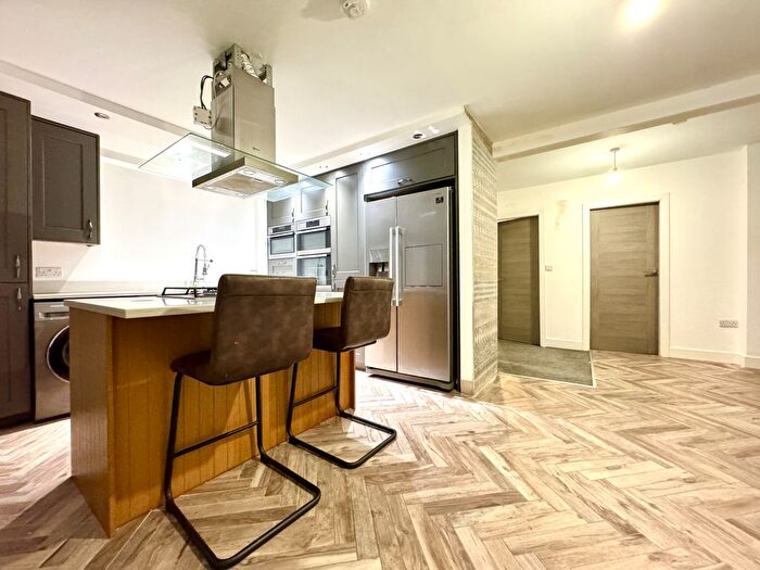 2 Bedroom Flat To Rent In Osgathorpe Road, Sheffield, South Yorkshire, S4