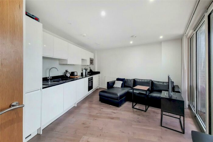 2 Bedroom Flat To Rent In Slate House, Keymer Place, E14