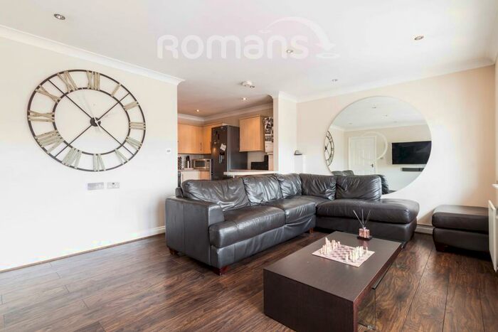 2 Bedroom Apartment To Rent In Cambridge Road, Crowthorne, RG45