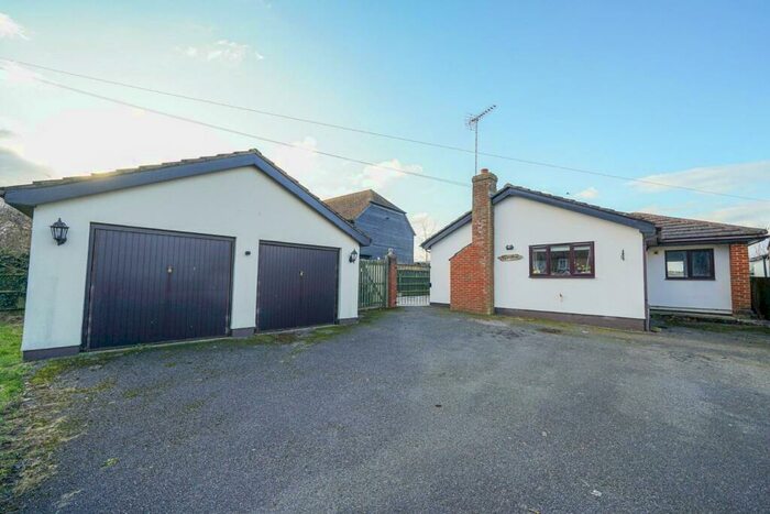 6 Bedroom Detached Bungalow For Sale In Mill Road, Slapton, Leighton Buzzard, LU7