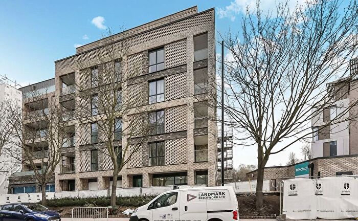 2 Bedroom Flat To Rent In Claremont House, Quebec Way, London, SE16