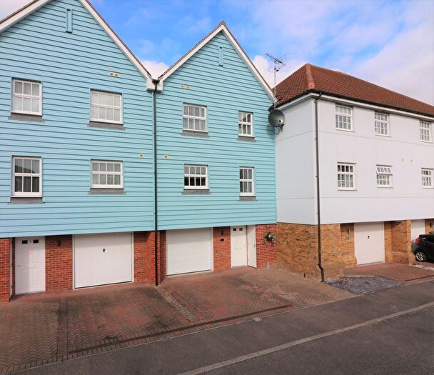 4 Bedroom Town House For Sale In Bridge Close, Sandwich, CT13