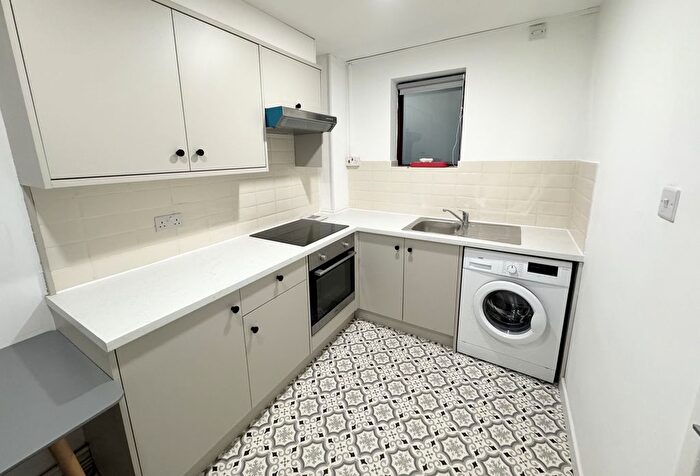 1 Bedroom Flat To Rent In A Woodsley Road, Flat, LS2