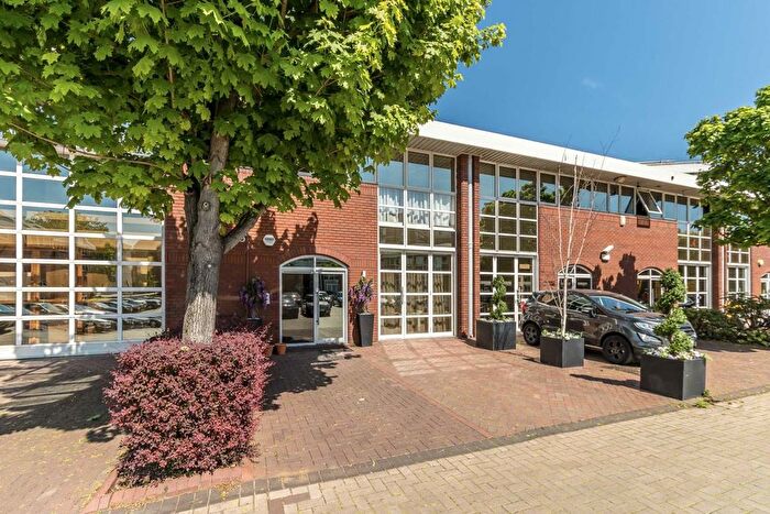 2 Bedroom Flat To Rent In Hurlingham Business Park, Fulham, London, SW6