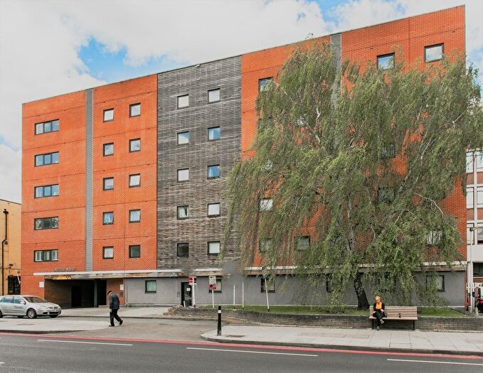 2 Bedroom Flat To Rent In London Road, London, SW16