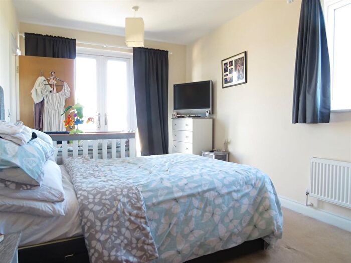 2 Bedroom Flat To Rent In Curzon Road, Waterlooville, PO7