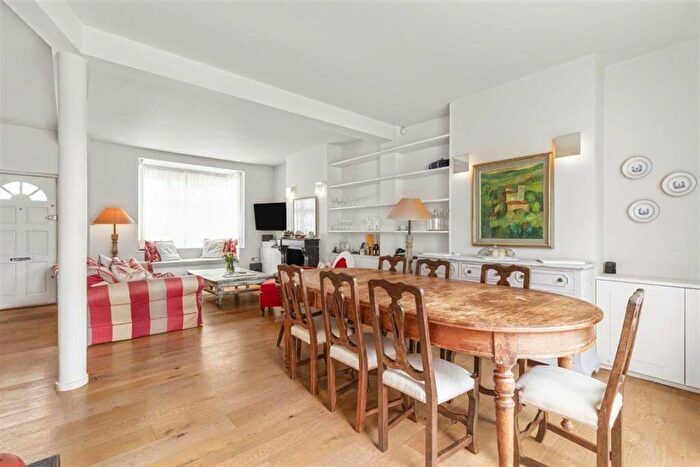 4 Bedroom Semi-Detached House To Rent In Strongbow Road, Eltham, SE9