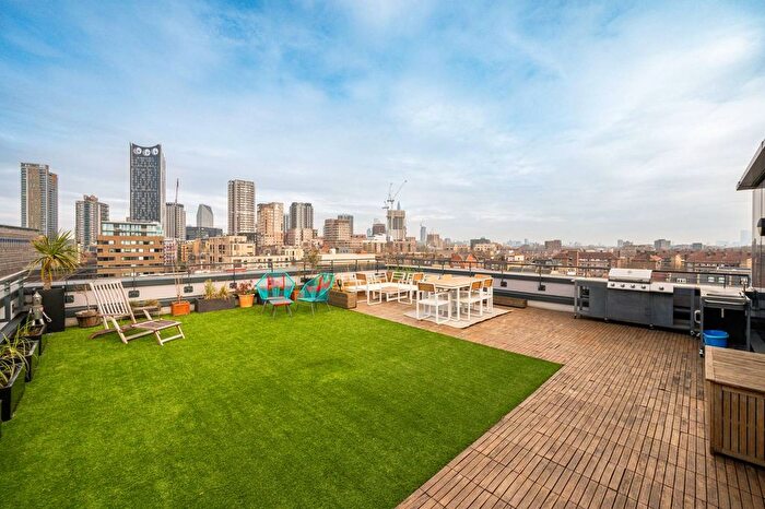 3 Bedroom Flat To Rent In Angel Lane, Southwark, London, SE17