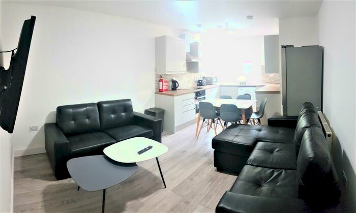 2 Bedroom Flat To Rent In Egerton Road, Manchester, M14