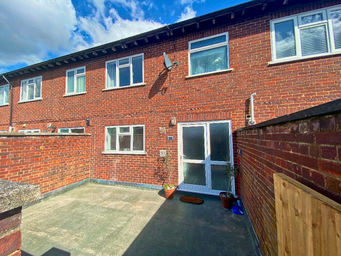 3 Bedroom Maisonette To Rent In Linkway Parade, Fleet, GU52