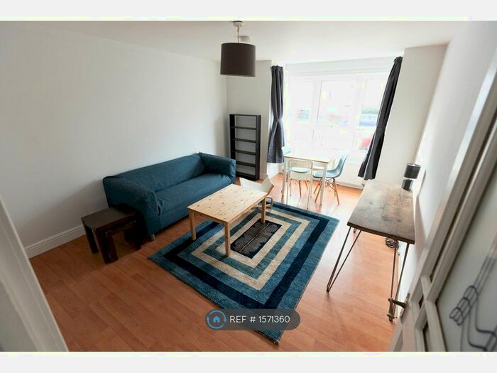 2 Bedroom Flat To Rent In St Clair's Road, Edinburgh, EH6