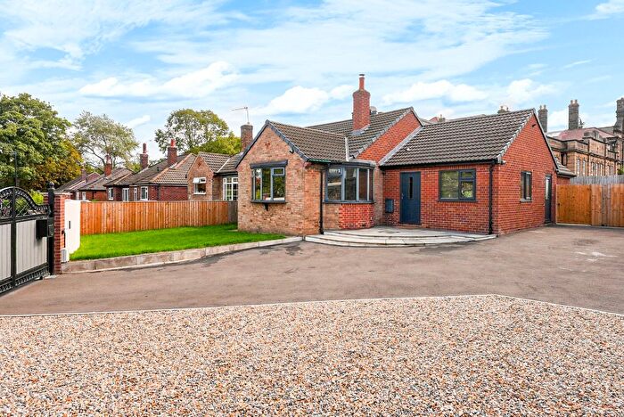 4 Bedroom Bungalow For Sale In Woodfield Drive, Harrogate, North Yorkshire, HG1