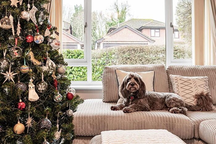 4 Bedroom Detached House For Sale In Willowdale Close, Stroud, Hampshire, GU32