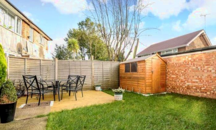 2 Bedroom Flat To Rent In Adelphi Gardens, Slough, SL1