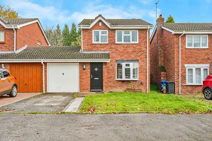 3 Bedroom Link Detached House For Sale In Cottage Farm Road, Two Gates, Tamworth, Staffordshire, B77