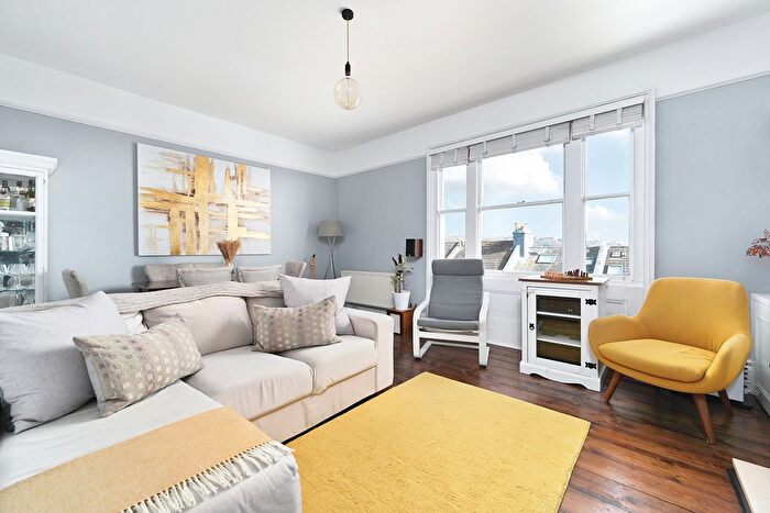 2 Bedroom Flat For Sale In Queens Park Road, Brighton, BN2