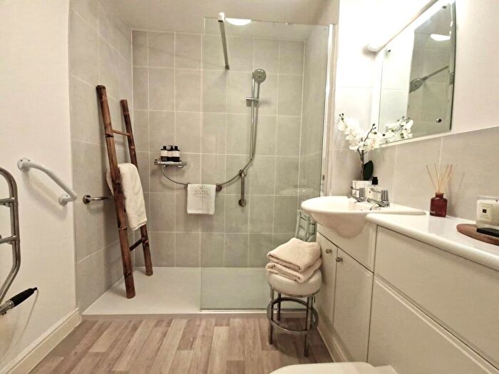 1 Bedroom Flat For Sale In Flat, The Ambassador, London Road, Sunningdale, SL5