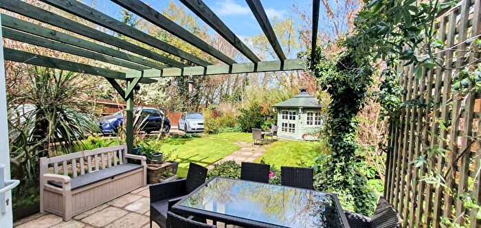 3 Bedroom Detached House For Sale In St. Johns Road, Woking, Surrey, GU21