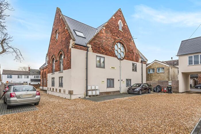 2 Bedroom Apartment For Sale In Cricklade Road, Swindon, SN2
