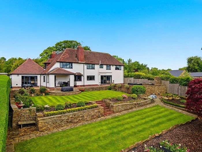 4 Bedroom Detached House For Sale In Matlock Road, Walton, S42