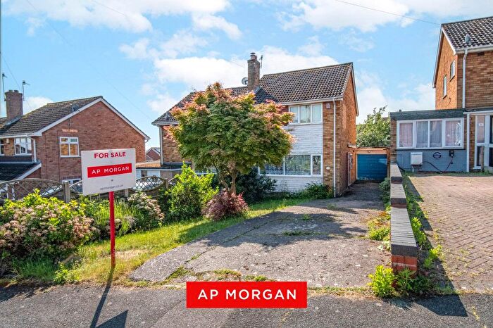 3 Bedroom Semi Detached House For Sale In Pineways, Stourbridge, West Midlands, DY8