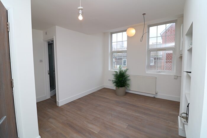 Studio To Rent In North End Road, London, SW6