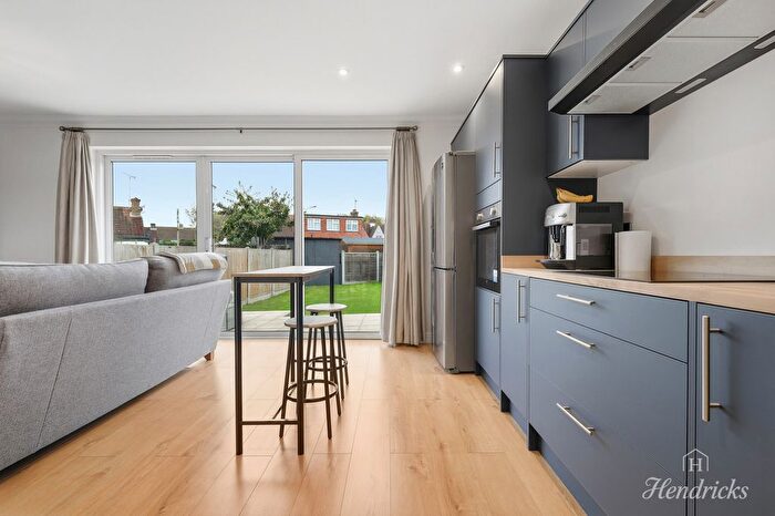 2 Bedroom Bungalow For Sale In Feeches Road, Southend-On-Sea, SS2