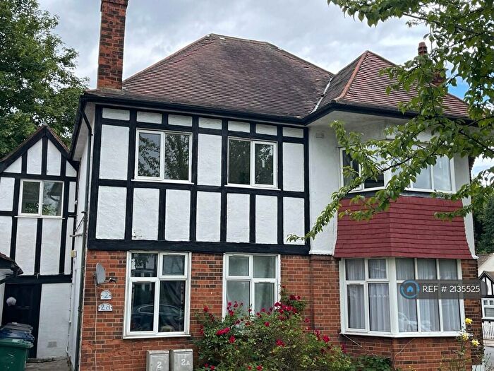 3 Bedroom Flat To Rent In Mayfield Gardens, London, NW4