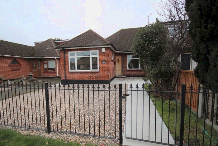 3 Bedroom Bungalow To Rent In Hereward Gardens, Wickford SS11