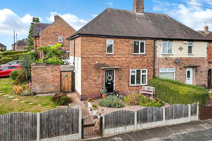 3 Bedroom Semi-Detached House For Sale In Hartcroft Road, Nottingham, NG5