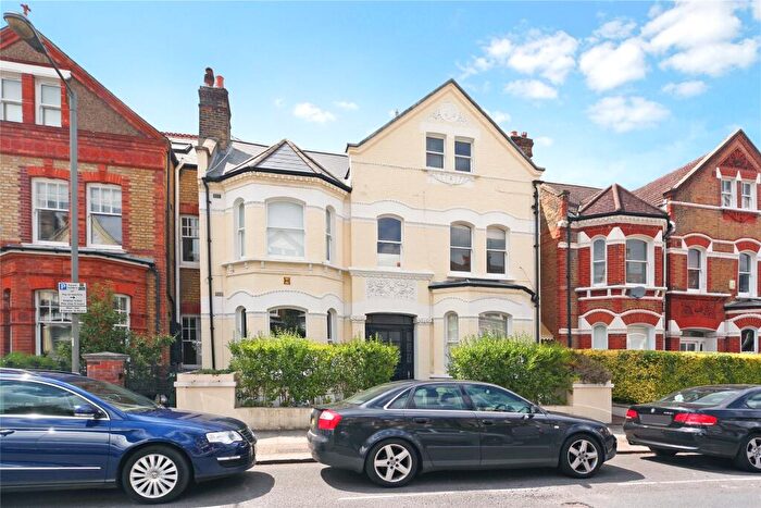 1 Bedroom Flat For Sale In Lavender Gardens, London, SW11