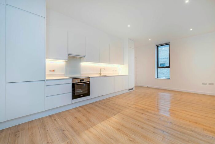 2 Bedroom Flat To Rent In Inglis Road, London, W5