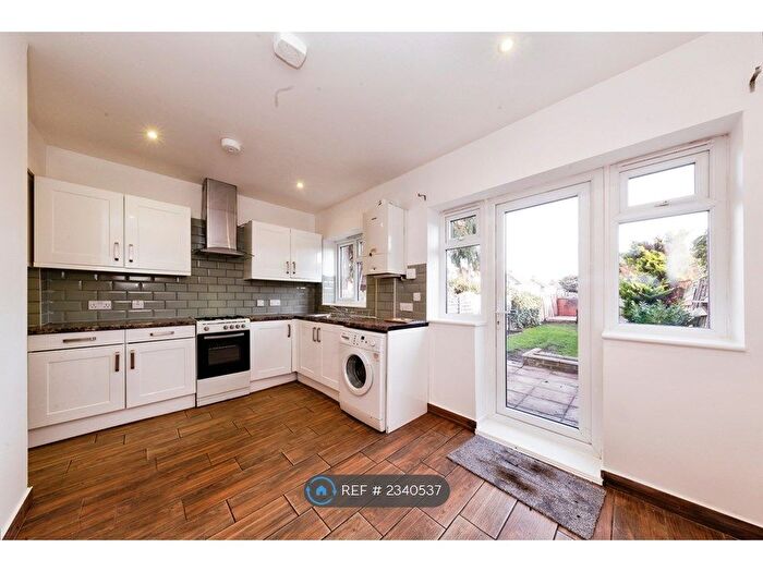 3 Bedroom End Of Terrace House To Rent In The Glade, Croydon, CR0