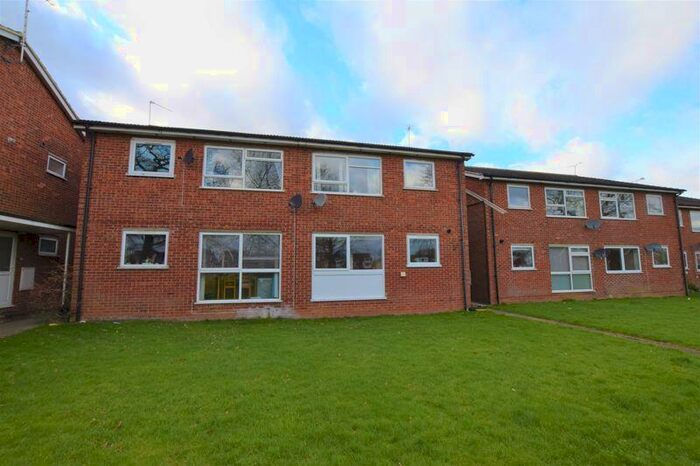 2 Bedroom Flat To Rent In Chalgrove Road, Thame, OX9