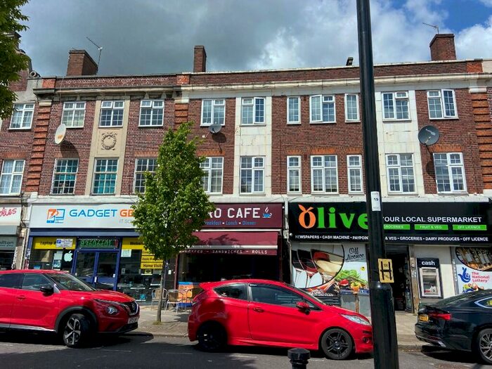 4 Bedroom Flat To Rent In Avenue Parade, Ridge Avenue, London, N21