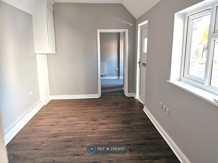 1 Bedroom Flat To Rent In Bonehurst Road, Horley, RH6
