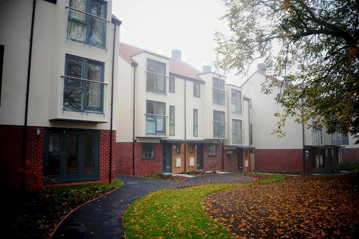 2 Bedroom Flat To Rent In Bellerby Court, York, YO31