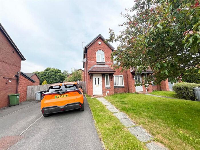3 Bedroom Mews To Rent In Burnside Close, Wilmslow, SK9