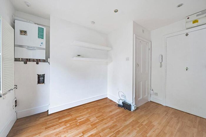 Flat To Rent In Weston Park, Crouch End, London, N8