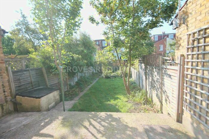 3 Bedroom Semi-Detached House To Rent In Kings Avenue, New Malden KT3