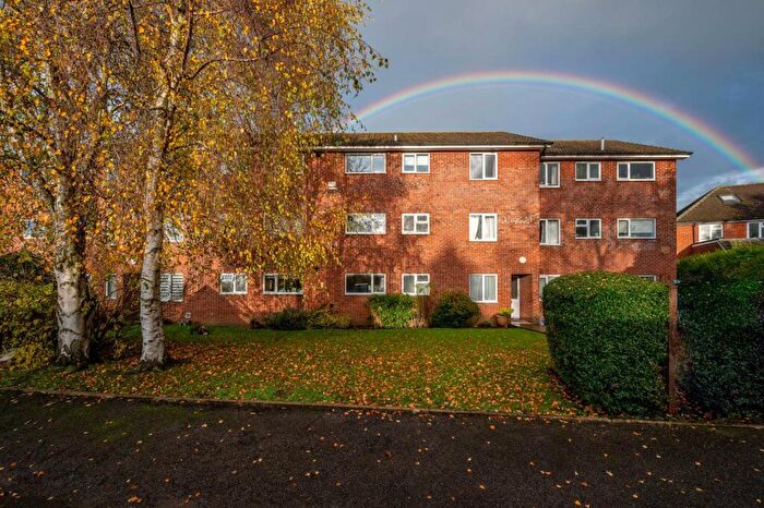 2 Bedroom Flat To Rent In Fairlands Avenue, Guildford, Guildford, GU3