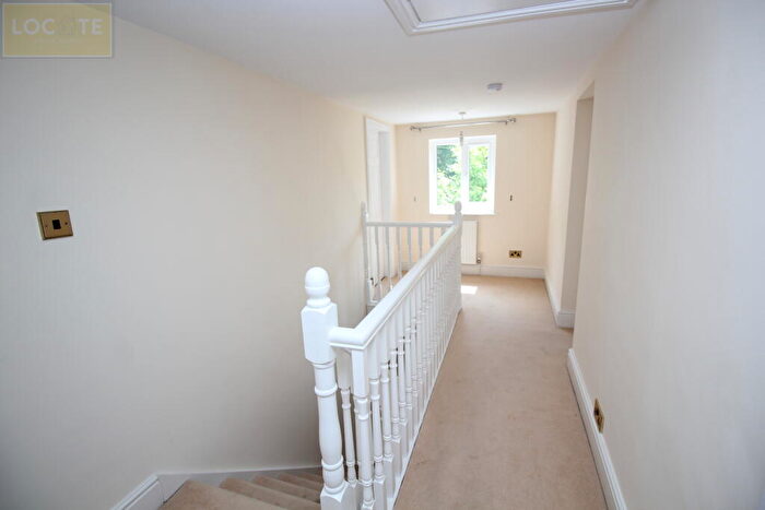 4 Bedroom Semi-Detached House To Rent In Roe Green, Worsley, Manchester, M28
