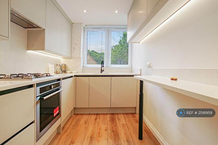 3 Bedroom Maisonette To Rent In Batten Street, London, SW11