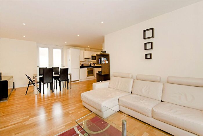 2 Bedroom Flat To Rent In Island Apartments, Basire Street, N1