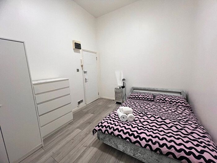 Studio To Rent In Finchley Road, London, NW3