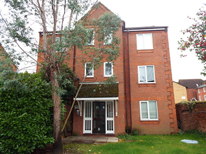 2 Bedroom Flat To Rent In The Finches, MK40