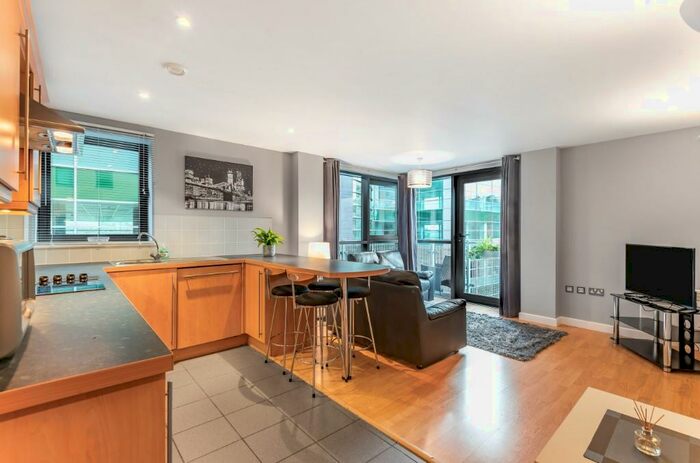 2 Bedroom Apartment To Rent In City Walk, Leeds, West Yorkshire, LS11